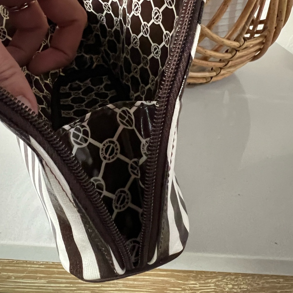 Henri Bendel Cosmetic Pouch Bag - Picture 10 of 12